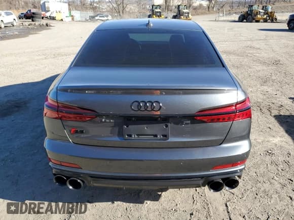 ✅ 2022 Audi S6 Premium Plus • VIN: WAUDFBF22NN051334 • Лот: 43468995. Опубликован ранее на Copart с пробегом 9 406 миль. Бесплатный доступ к архиву аукционных продаж из США и подробный отчёт об истории автомобиля на DreamBid. Изображение 6.