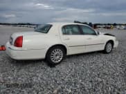 ✅ 2003 Lincoln Town Car Executive • VIN: 1LNHM81W93Y686887 • Lot: 70185335. Listed on Copart with 277,836 mi. Free auction sales archive from the USA and detailed vehicle history report at DreamBid. Image 3.