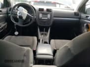 ✅ 2009 Volkswagen Rabbit S • VIN: WVWAA71KX9W092948 • Lot: 86601914. Wystawiony na Copart z przebiegiem 156 652 mil. Bezpłatny archiwum sprzedaży aukcyjnych z USA i szczegółowy raport historii pojazdu na DreamBid. Zdjęcie 8.