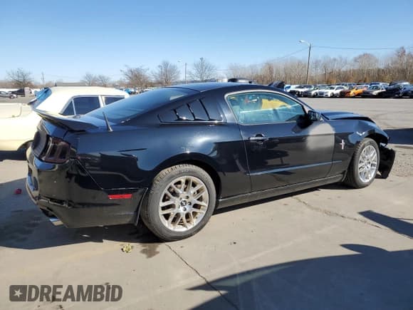 ✅ 2014 Ford Mustang V6 • VIN: 1ZVBP8AM7E5235037 • Лот: 93079245. Опубликован ранее на Copart с пробегом 116 941 миль. Бесплатный доступ к архиву аукционных продаж из США и подробный отчёт об истории автомобиля на DreamBid. Изображение 3.
