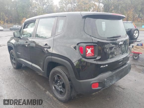✅ 2018 Jeep Renegade Sport • VIN: ZACCJBAB3JPH31331 • Lot: 43464690. Wystawiony na IAAI z przebiegiem 71 423 mil. Bezpłatny archiwum sprzedaży aukcyjnych z USA i szczegółowy raport historii pojazdu na DreamBid. Zdjęcie 3.