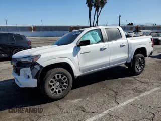 ✅ 2023 Chevrolet Colorado 4WD Z71 • VIN: 1GCPTDEK4P1219863 • Лот: 69620765. Опубликован ранее на Copart с пробегом 21 536 миль. Бесплатный доступ к архиву аукционных продаж из США и подробный отчёт об истории автомобиля на DreamBid. Изображение 1.