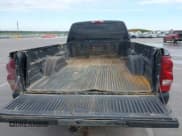 ✅ 2003 Chevrolet Silverado 2500HD LT • VIN: 1GCHK29133E152205 • Lot: 43109431. Wystawiony na IAAI z przebiegiem 267 461 mil. Bezpłatny archiwum sprzedaży aukcyjnych z USA i szczegółowy raport historii pojazdu na DreamBid. Zdjęcie 17.