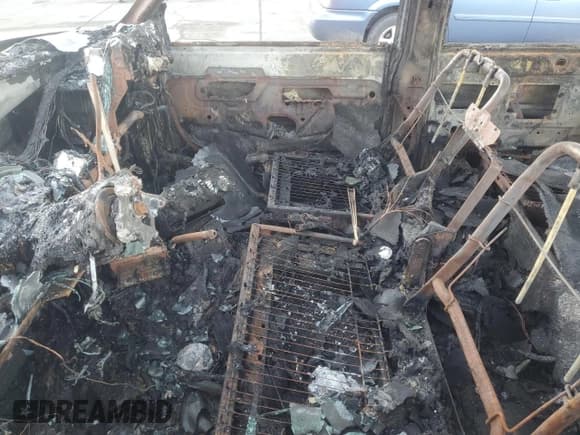 ✅ 1999 Chevrolet Suburban • VIN: 3GNEC16R5XG109155 • Lot: 79766644. Wystawiony na Copart z przebiegiem Nie podano. Bezpłatny archiwum sprzedaży aukcyjnych z USA i szczegółowy raport historii pojazdu na DreamBid. Zdjęcie 7.