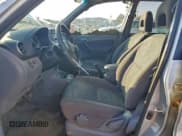 ✅ 2003 Toyota RAV4 • VIN: JTEGH20V830107215 • Лот: 94493765. Опубликован ранее на Copart с пробегом 252 429 миль. Бесплатный доступ к архиву аукционных продаж из США и подробный отчёт об истории автомобиля на DreamBid. Изображение 7.