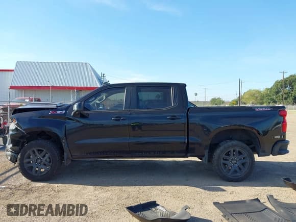 ✅ 2022 Chevrolet Silverado 1500 LT Trail Boss • VIN: 3GCUDFED6NG637224 • Lot: 43317334. Wystawiony na IAAI z przebiegiem 41 714 mil. Bezpłatny archiwum sprzedaży aukcyjnych z USA i szczegółowy raport historii pojazdu na DreamBid. Zdjęcie 14.