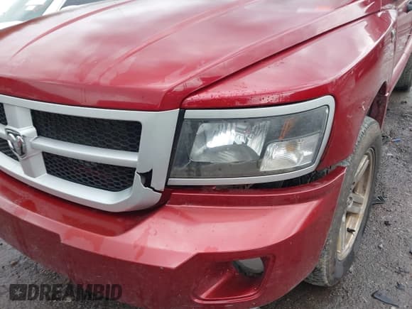 ✅ 2010 Dodge Dakota Bighorn/Lonestar • VIN: 1D7CW3GP2AS104601 • Lot: 42695672. Wystawiony na IAAI z przebiegiem 165 876 mil. Bezpłatny archiwum sprzedaży aukcyjnych z USA i szczegółowy raport historii pojazdu na DreamBid. Zdjęcie 12.