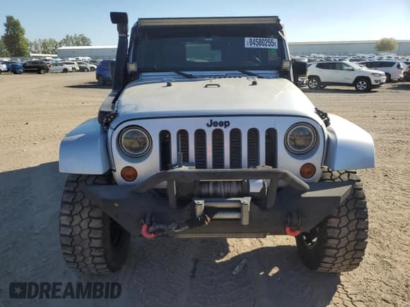 ✅ 2008 Jeep Wrangler Unlimited Sahara • VIN: 1J8GA591X8L575746 • Лот: 84580255. Опубликован ранее на Copart с пробегом 175 733 миль. Бесплатный доступ к архиву аукционных продаж из США и подробный отчёт об истории автомобиля на DreamBid. Изображение 5.