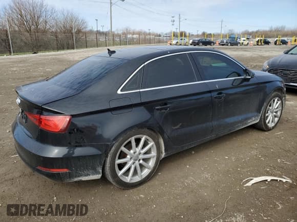 ✅ 2016 Audi A3 Premium Plus • VIN: WAUC7GFF1G1013385 • Lot: 50723335. Wystawiony na Copart z przebiegiem 165 725 mil. Bezpłatny archiwum sprzedaży aukcyjnych z USA i szczegółowy raport historii pojazdu na DreamBid. Zdjęcie 3.