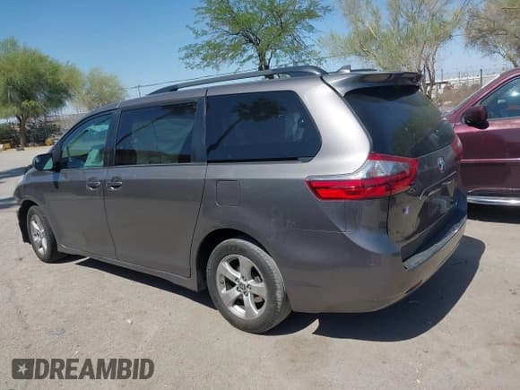 ✅ 2020 Toyota Sienna LE Auto Access Seat • VIN: 5TDKZ3DC0LS070040 • Lot: 42273074. Listed on IAAI with 70,180 mi. Free auction sales archive from the USA and detailed vehicle history report at DreamBid. Image 15.