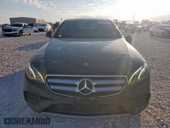 ✅ 2019 Mercedes-Benz E 300 • VIN: WDDZF4JB1KA524998 • Lot: 81825245. Wystawiony na Copart z przebiegiem 117 086 mil. Bezpłatny archiwum sprzedaży aukcyjnych z USA i szczegółowy raport historii pojazdu na DreamBid. Zdjęcie 5.