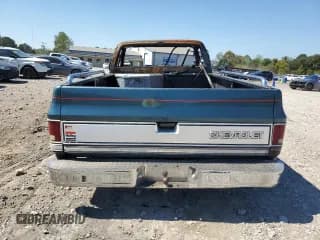 ✅ 1986 Chevrolet Silverado 1500 • VIN: 1GCDC14H7GF393324 • Lot: 83980665. Wystawiony na Copart z przebiegiem Nie podano. Bezpłatny archiwum sprzedaży aukcyjnych z USA i szczegółowy raport historii pojazdu na DreamBid. Zdjęcie 6.