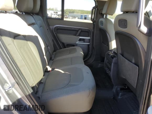 ✅ 2021 Land Rover Defender SE • VIN: SALEP7RU6M2042482 • Lot: 86086455. Wystawiony na Copart z przebiegiem 26 460 mil. Bezpłatny archiwum sprzedaży aukcyjnych z USA i szczegółowy raport historii pojazdu na DreamBid. Zdjęcie 10.