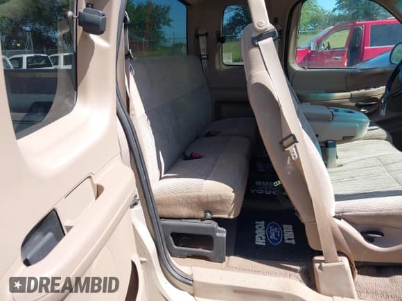 ✅ 1998 Ford F-150 • VIN: 1FTZX18W9WKB46427 • Lot: 42640533. Wystawiony na IAAI z przebiegiem 182 762 mil. Bezpłatny archiwum sprzedaży aukcyjnych z USA i szczegółowy raport historii pojazdu na DreamBid. Zdjęcie 8.