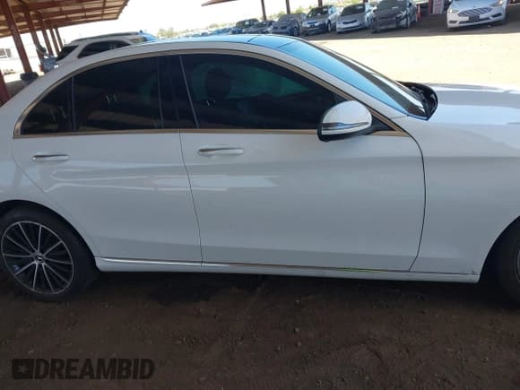 ✅ 2020 Mercedes-Benz C 300 • VIN: W1KWF8EB6LR594861 • Lot: 42874447. Wystawiony na IAAI z przebiegiem 54 402 mil. Bezpłatny archiwum sprzedaży aukcyjnych z USA i szczegółowy raport historii pojazdu na DreamBid. Zdjęcie 13.