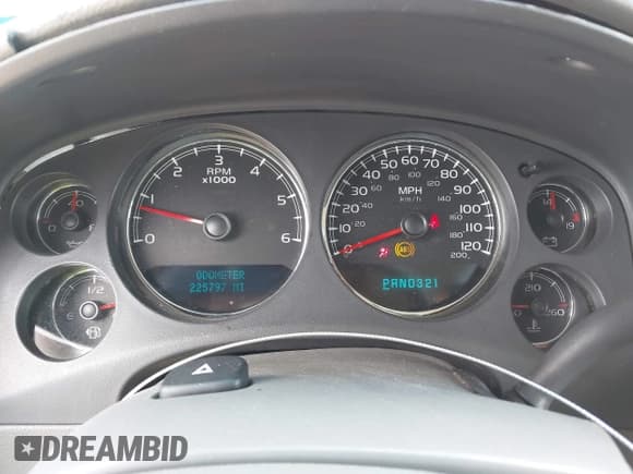 ✅ 2007 Chevrolet Suburban LTZ • VIN: 3GNFC16077G190746 • Lot: 42081256. Listed on IAAI with 225,797 mi. Free auction sales archive from the USA and detailed vehicle history report at DreamBid. Image 7.