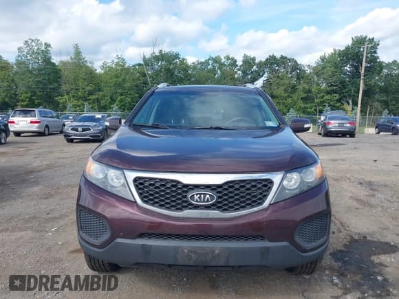 ✅ 2013 Kia Sorento LX • VIN: 5XYKTDA22DG400889 • Lot: 42906305. Listed on IAAI with 202,449 mi. Free auction sales archive from the USA and detailed vehicle history report at DreamBid. Image 6.