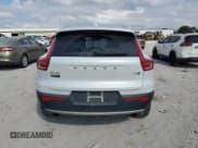 ✅ 2021 Volvo XC40 Momentum • VIN: YV4162UK2M2600598 • Lot: 71076915. Wystawiony na Copart z przebiegiem 63 522 mil. Bezpłatny archiwum sprzedaży aukcyjnych z USA i szczegółowy raport historii pojazdu na DreamBid. Zdjęcie 6.