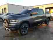 2020 Ram 1500 Rebel z VIN 1C6RRELT9LN303468, wystawiony jako Copart lot #71399722 z przebiegiem 18 822 mil mil oraz . Historia ofert i sprzedaży dostępna na DreamBid. Obrazek 2.
