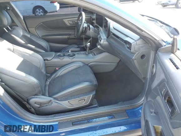 ✅ 2024 Ford Mustang Dark Horse • VIN: 1FA6P8R02R5500514 • Lot: 43599273. Listed on IAAI with 38,811 mi. Free auction sales archive from the USA and detailed vehicle history report at DreamBid. Image 5.