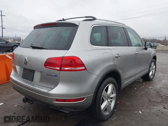 ✅ 2011 Volkswagen Touareg • VIN: WVGFG9BP9BD005967 • Лот: 43753282. Опубликован ранее на IAAI с пробегом 173 170 миль. Бесплатный доступ к архиву аукционных продаж из США и подробный отчёт об истории автомобиля на DreamBid. Изображение 6.