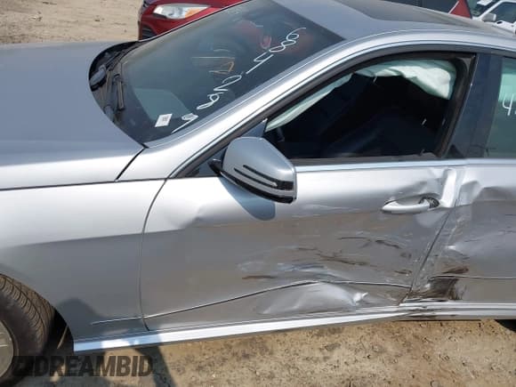 ✅ 2013 Mercedes-Benz E 350 Luxury • VIN: WDDHF8JB7DA684289 • Lot: 42423084. Listed on IAAI with 124,654 mi. Free auction sales archive from the USA and detailed vehicle history report at DreamBid. Image 6.