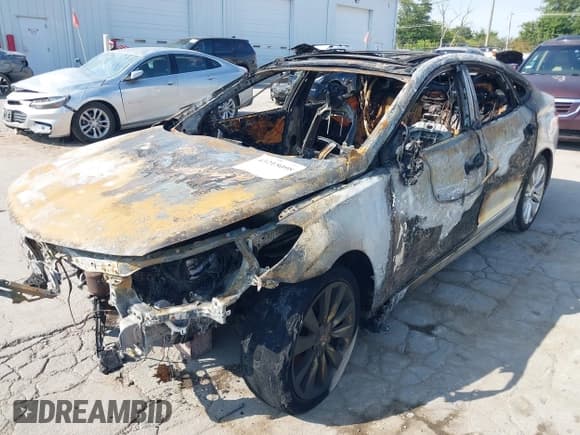 ✅ 2016 Hyundai Azera Limited • VIN: KMHFH4JG7GA527359 • Lot: 43215098. Listed on IAAI with Not provided. Free auction sales archive from the USA and detailed vehicle history report at DreamBid. Image 6.