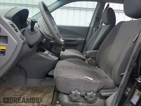 2006 Hyundai Tucson GL z VIN KM8JM12BX6U380829, wystawiony jako Copart lot #67193724 z przebiegiem 231 703 mil mil oraz Czysty tytuł • Clean title. Historia ofert i sprzedaży dostępna na DreamBid. Obrazek 7.