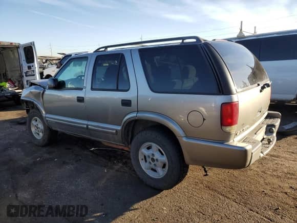 2000 Chevrolet Blazer LS z VIN 1GNDT13W7Y2221505, wystawiony jako Copart lot #78797974 z przebiegiem 149 678 mil mil oraz Nie do naprawy • Non repairable. Historia ofert i sprzedaży dostępna na DreamBid. Obrazek 2.