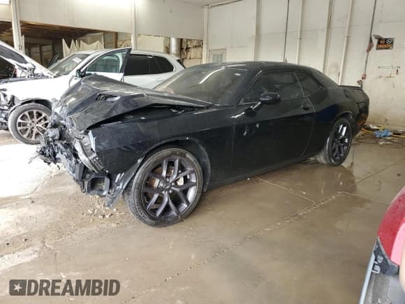 ✅ 2021 Dodge Challenger SXT • VIN: 2C3CDZAG0MH590661 • Lot: 80303935. Wystawiony na Copart z przebiegiem 127 121 mil. Bezpłatny archiwum sprzedaży aukcyjnych z USA i szczegółowy raport historii pojazdu na DreamBid. Zdjęcie 1.
