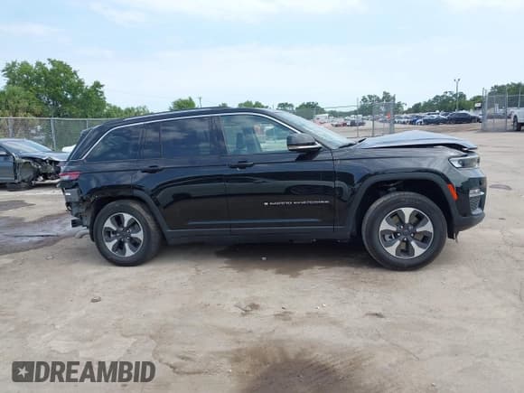 ✅ 2022 Jeep Grand Cherokee • VIN: 1C4RJYB63N8717876 • Lot: 42289481. Listed on IAAI with 22,853 mi. Free auction sales archive from the USA and detailed vehicle history report at DreamBid. Image 14.