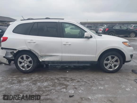 ✅ 2011 Hyundai Santa Fe Limited • VIN: 5XYZHDAGXBG008896 • Lot: 41564444. Listed on IAAI with 122,104 mi. Free auction sales archive from the USA and detailed vehicle history report at DreamBid. Image 13.