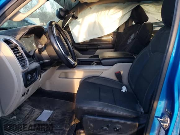 2021 Ram 1500 Big Horn z VIN 1C6SRFFMXMN649977, wystawiony jako Copart lot #83981034 z przebiegiem 54 653 mil mil oraz Szkoda całkowita • Salvage title. Historia ofert i sprzedaży dostępna na DreamBid. Obrazek 7.