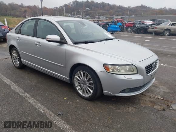 ✅ 2008 Volvo S40 R-Design • VIN: YV1MS672982350484 • Lot: 43770886. Listed on IAAI with 172,524 mi. Free auction sales archive from the USA and detailed vehicle history report at DreamBid. Image 1.