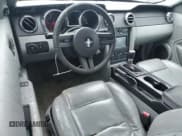 ✅ 2005 Ford Mustang Deluxe • VIN: 1ZVFT80NX55153066 • Lot: 82753745. Wystawiony na Copart z przebiegiem 163 122 mil. Bezpłatny archiwum sprzedaży aukcyjnych z USA i szczegółowy raport historii pojazdu na DreamBid. Zdjęcie 8.