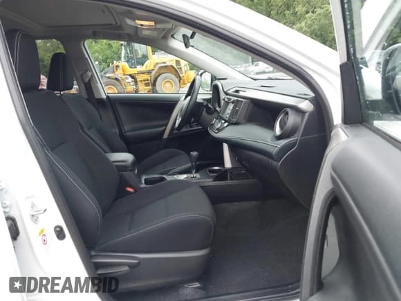 ✅ 2018 Toyota RAV4 XLE • VIN: 2T3WFREVXJW444968 • Lot: 42299924. Listed on IAAI with 99,906 mi. Free auction sales archive from the USA and detailed vehicle history report at DreamBid. Image 5.