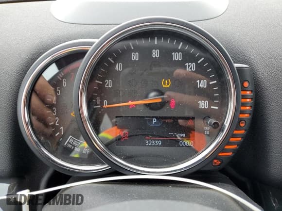 ✅ 2017 MINI Countryman Cooper S • VIN: WMZYT3C39H3D98632 • Lot: 57314325. Listed on Copart with 32,339 mi. Free auction sales archive from the USA and detailed vehicle history report at DreamBid. Image 9.