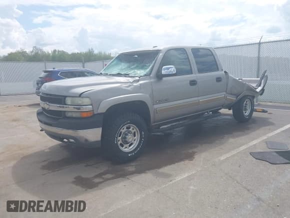 ✅ 2002 Chevrolet Silverado 2500HD LS • VIN: 1GCHK23G22F211590 • Лот: 42109954. Опубликован ранее на IAAI с пробегом 31 098 миль. Бесплатный доступ к архиву аукционных продаж из США и подробный отчёт об истории автомобиля на DreamBid. Изображение 2.