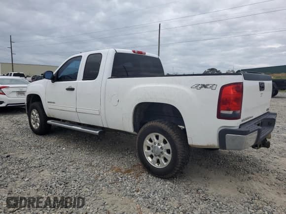 ✅ 2013 GMC Sierra 2500HD SLE • VIN: 1GT220C87DZ329932 • Lot: 74687254. Listed on Copart with 111,537 mi. Free auction sales archive from the USA and detailed vehicle history report at DreamBid. Image 2.
