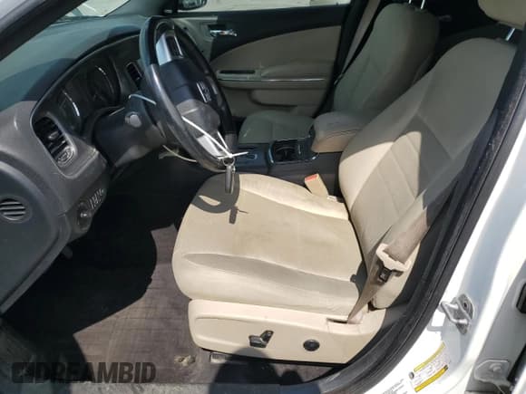 ✅ 2011 Dodge Charger Rallye • VIN: 2B3CL3CG9BH566270 • Lot: 68456455. Wystawiony na Copart z przebiegiem 176 417 mil. Bezpłatny archiwum sprzedaży aukcyjnych z USA i szczegółowy raport historii pojazdu na DreamBid. Zdjęcie 7.