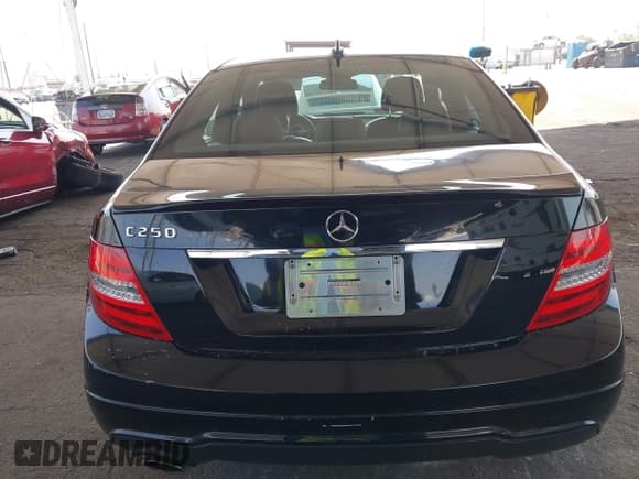 ✅ 2013 Mercedes-Benz C 250 Sport • VIN: WDDGF4HB7DR293834 • Lot: 42737553. Wystawiony na IAAI z przebiegiem 204 893 mil. Bezpłatny archiwum sprzedaży aukcyjnych z USA i szczegółowy raport historii pojazdu na DreamBid. Zdjęcie 16.