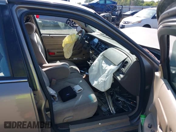 ✅ 2001 Ford Crown Victoria • VIN: 2FAFP73W01X131209 • Lot: 43033250. Listed on IAAI with 241,898 mi. Free auction sales archive from the USA and detailed vehicle history report at DreamBid. Image 5.