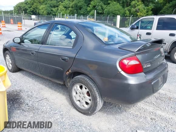 ✅ 2004 Dodge Neon SXT • VIN: 1B3ES56C04D510993 • Lot: 42716738. Wystawiony na IAAI z przebiegiem 241 941 mil mil. Skorzystaj z bezpłatnego archiwum sprzedaży aukcyjnych z USA i zobacz szczegółowy raport historii pojazdu na DreamBid. Zdjęcie 3.