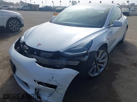 ✅ 2019 Tesla Model 3 Long Range • VIN: 5YJ3E1EB0KF422014 • Lot: 43605200. Wystawiony na IAAI z przebiegiem 125 454 mil. Bezpłatny archiwum sprzedaży aukcyjnych z USA i szczegółowy raport historii pojazdu na DreamBid. Zdjęcie 6.