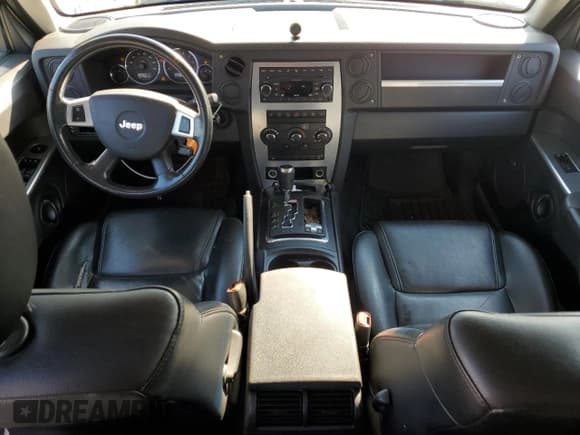 ✅ 2008 Jeep Commander Sport • VIN: 1J8HG48N08C172067 • Lot: 71125095. Wystawiony na Copart z przebiegiem 161 960 mil. Bezpłatny archiwum sprzedaży aukcyjnych z USA i szczegółowy raport historii pojazdu na DreamBid. Zdjęcie 8.