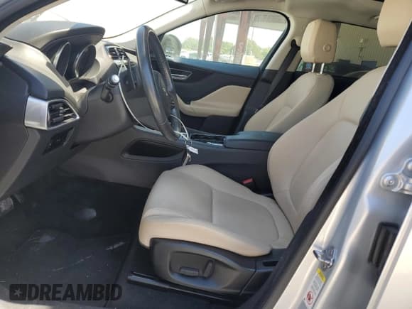 ✅ 2017 Jaguar F-Pace 35t • VIN: SADCS2BV5HA098447 • Lot: 50131205. Wystawiony na Copart z przebiegiem 80 205 mil. Bezpłatny archiwum sprzedaży aukcyjnych z USA i szczegółowy raport historii pojazdu na DreamBid. Zdjęcie 7.