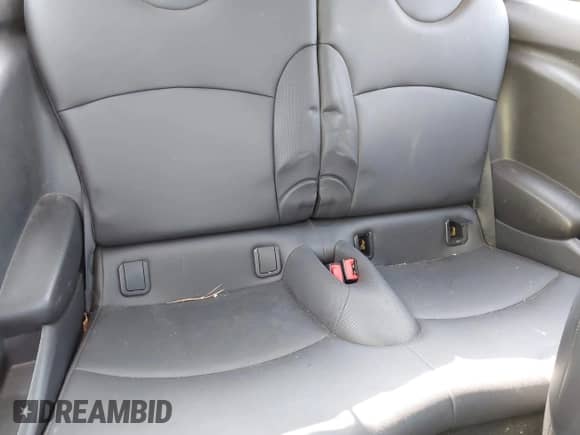 2012 MINI Hardtop with VIN WMWSU3C58CT185467, listed as a IAAI auction lot 42400558 with 303,230 mi miles and . Bid and sale history available at DreamBid. Image 8.