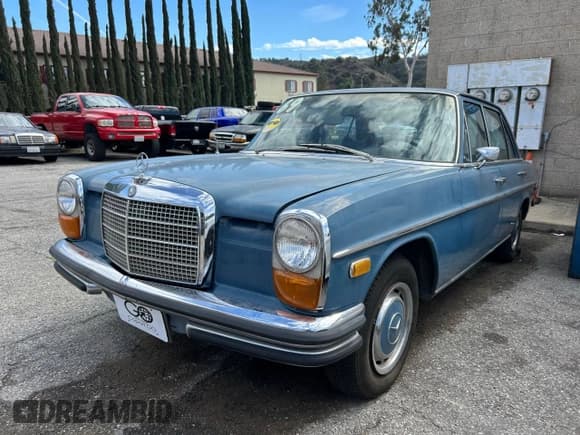 ✅ 1969 Mercedes-Benz 250 • VIN: 25010023267 • Лот: 46375195. Опубликован ранее на Copart с пробегом 42 080 миль. Бесплатный доступ к архиву аукционных продаж из США и подробный отчёт об истории автомобиля на DreamBid. Изображение 2.