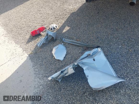 ✅ 2015 Chevrolet Silverado 2500HD LT • VIN: 1GC2KVEG8FZ101104 • Lot: 42563927. Wystawiony na IAAI z przebiegiem 60 419 mil. Bezpłatny archiwum sprzedaży aukcyjnych z USA i szczegółowy raport historii pojazdu na DreamBid. Zdjęcie 12.