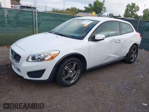 ✅ 2012 Volvo C30 • VIN: YV1672MK8C2272232 • Lot: 43059016. Wystawiony na IAAI z przebiegiem 205 173 mil. Bezpłatny archiwum sprzedaży aukcyjnych z USA i szczegółowy raport historii pojazdu na DreamBid. Zdjęcie 17.